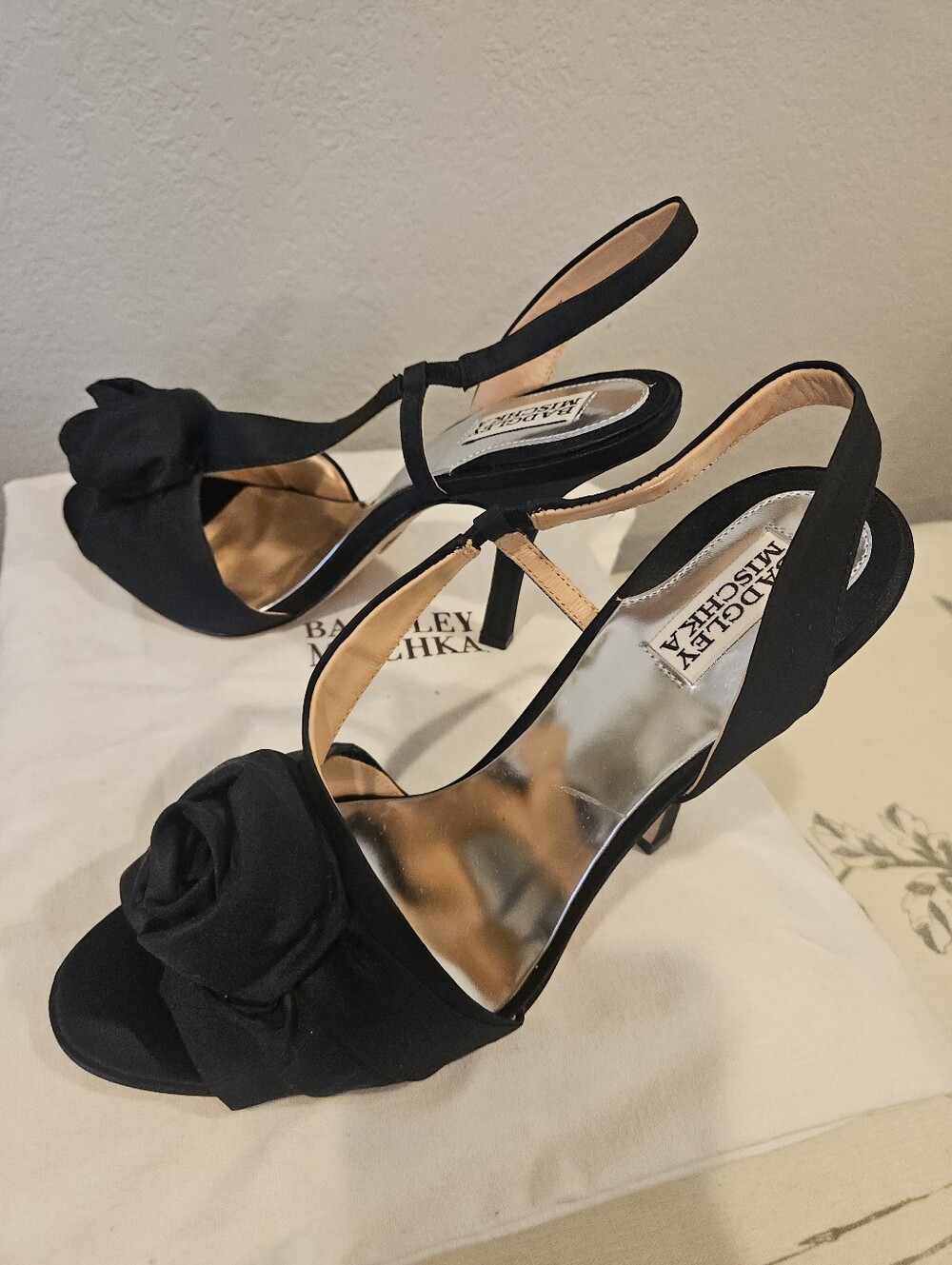 Badgley Mischka Lanah Black Satin Rose Slingback Heels Shoes Size 10M New In Box